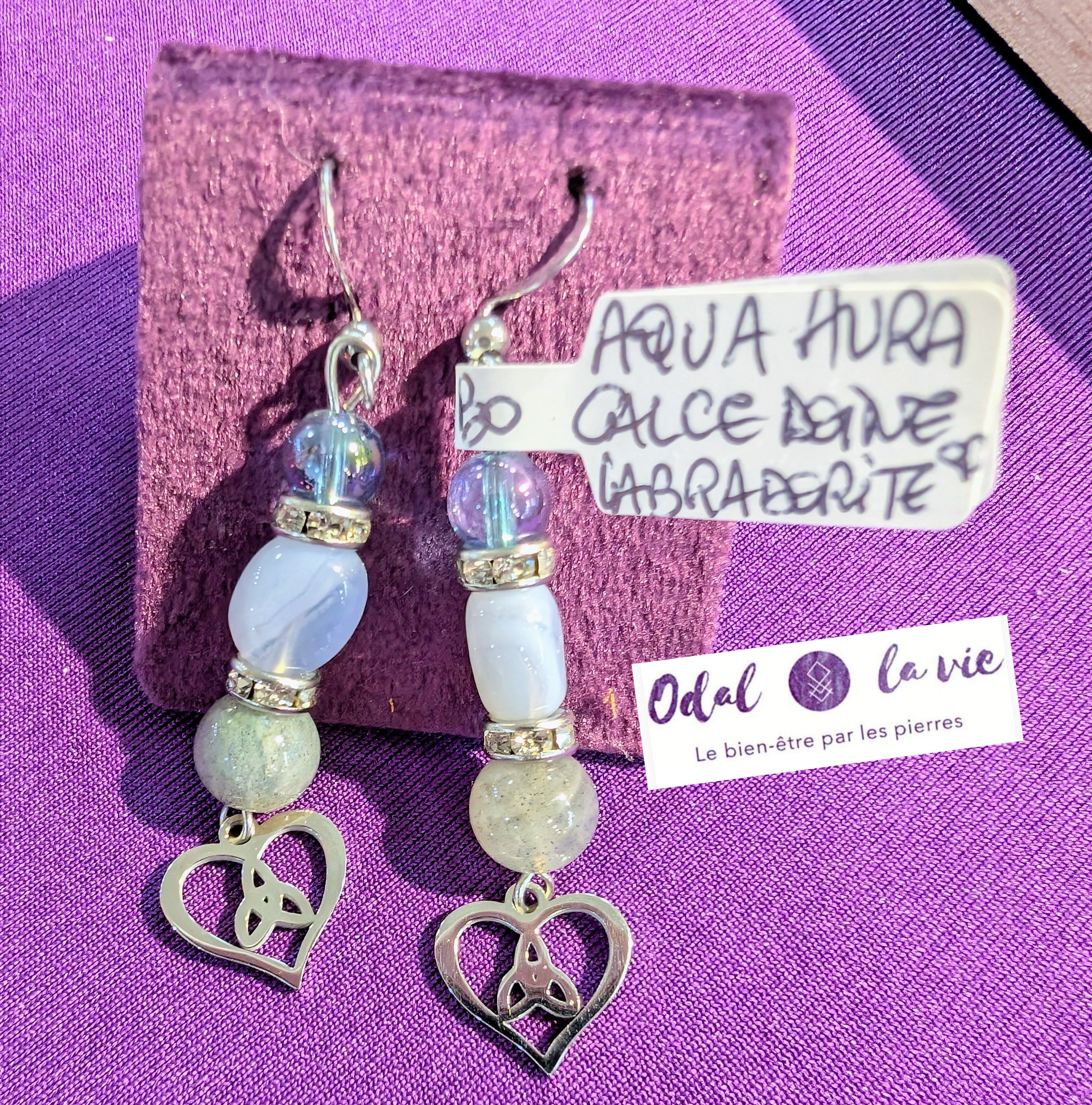 Boucles d'oreilles aqua aura, calcédoine et labradorite coeur triquetra et strass