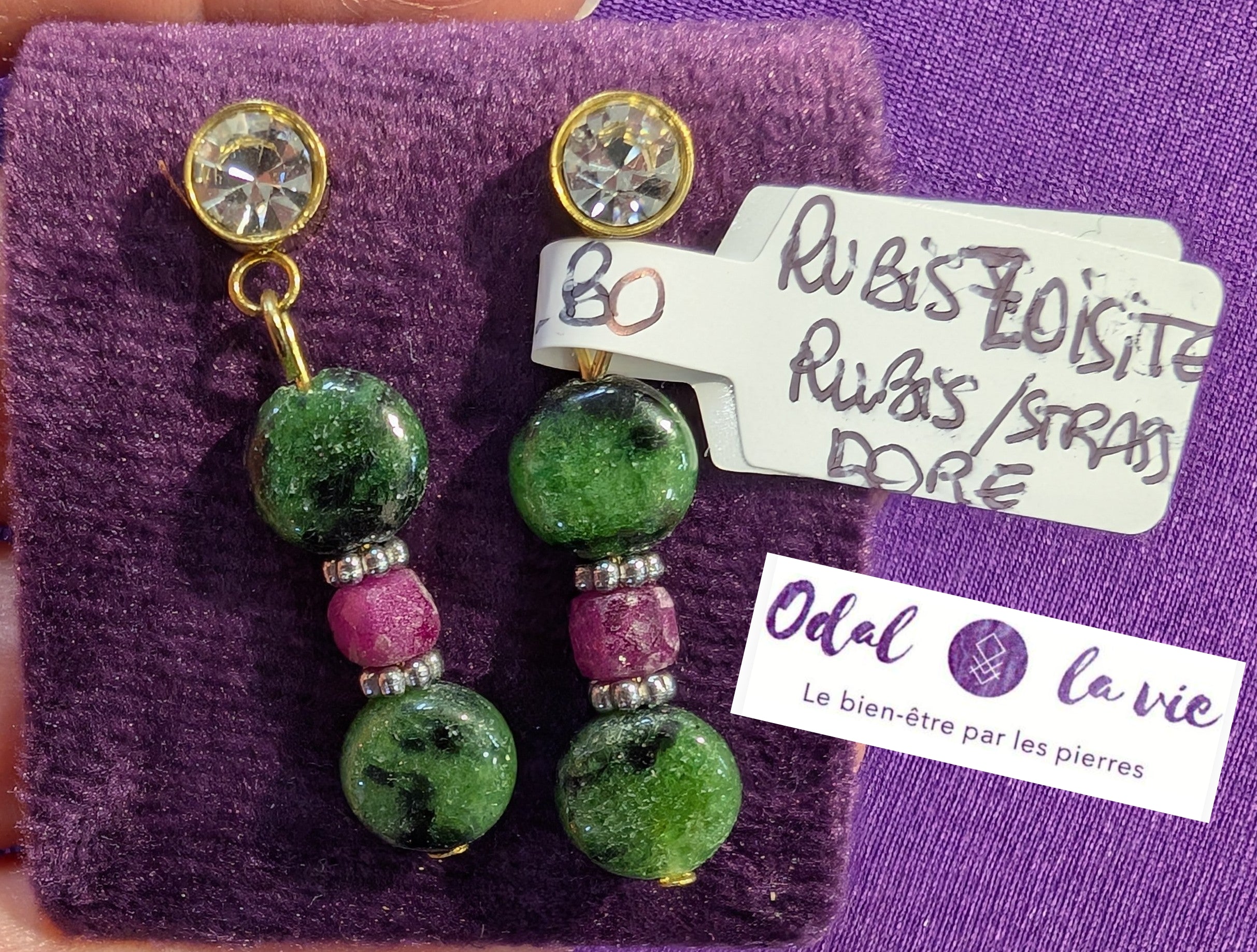 Boucles d'oreilles rubis zoisite et rubis.