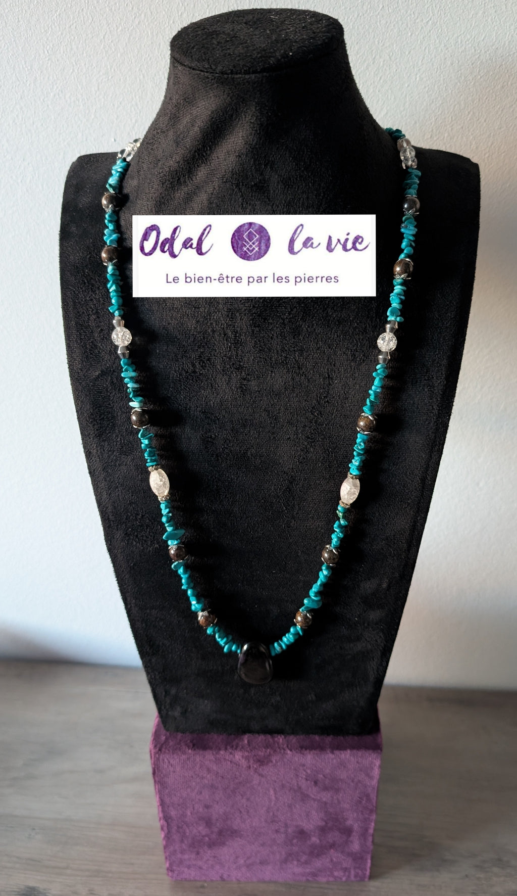 Sautoir turquoise naturelle, hypersthène, bronzite, cristal de roche craquelé et quartz rose, nœud celtique.