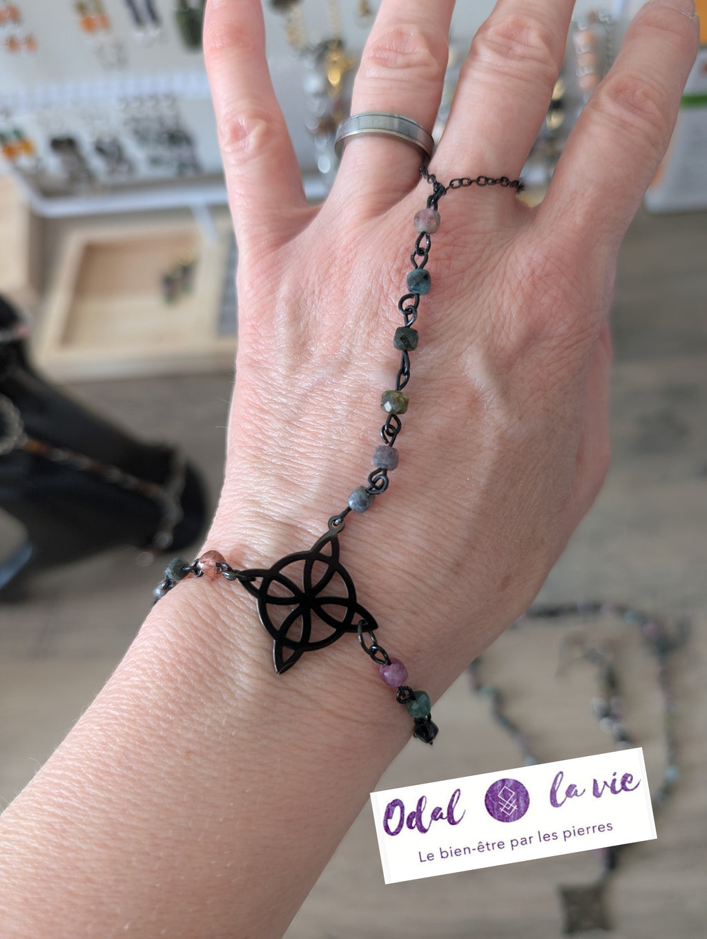 Bracelet de doigt tourmaline et nœud de sorcière
