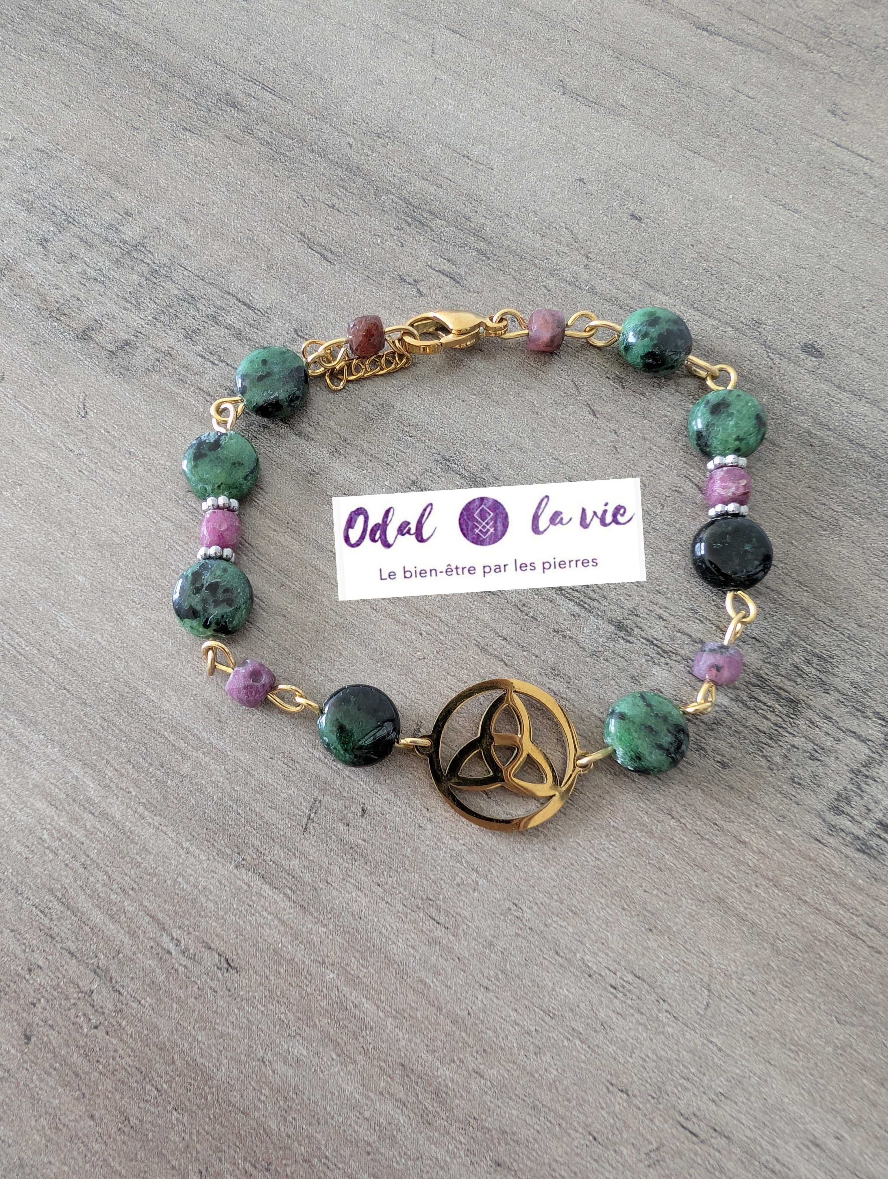Bracelet force et joie de vivre en rubis zoisite_triquetra_noeud celtique